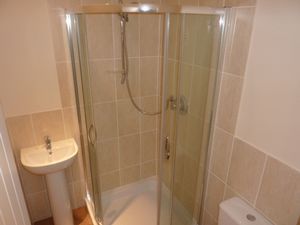 Shower room- click for photo gallery